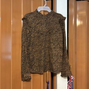 Hinge GUC size small long sleeve cheetah print shirt with button up in back